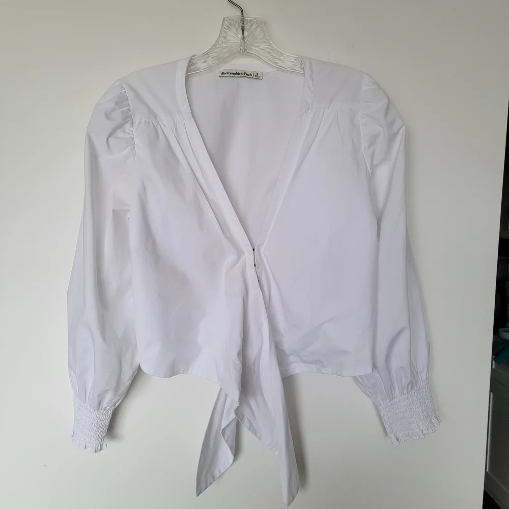 Abercrombie & Fitch White Tie-Front Puff Sleeve Blouse